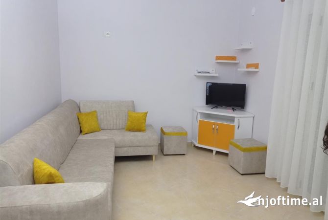 Shtepi me qera 2+1 ne Tirane - 430 Euro