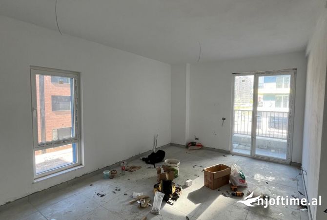 Shtepi ne shitje Apartament ne Tirane, 2+1, Mobilimi Bosh, pa mobiluar, Pagesa 120,000  Euro.