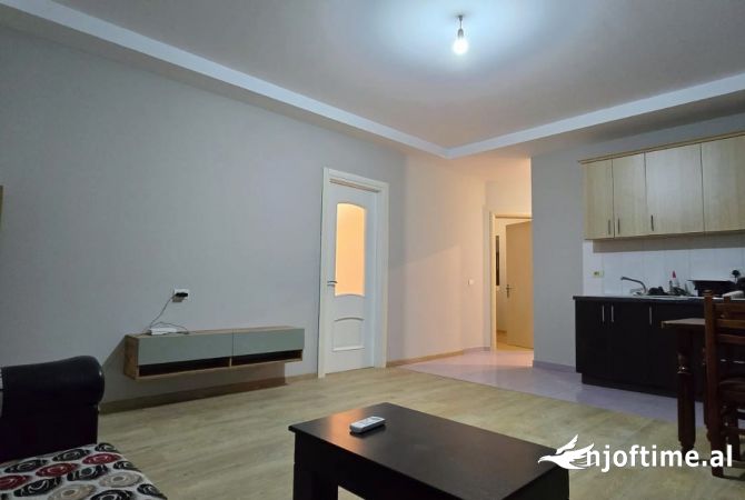 Shtepi me qera Apartament ne Tirane, 2+1, Mobilimi E mobiluar, Pagesa 350  Euro.