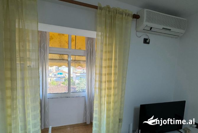 Shtepi ne shitje Apartament ne Tirane, 1+1, Mobilimi E mobiluar, Pagesa 103,000  Euro.