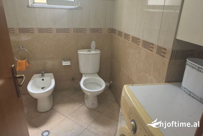 Shtepi me qera Apartament ne Tirane, 1+1, Mobilimi E mobiluar, Pagesa 450  Euro.
