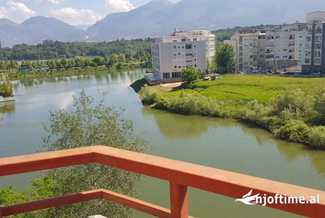 Shtepi me qera 4+1 ne Tirane - 1,200 Euro