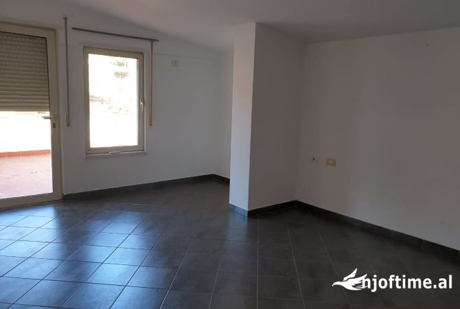 Shtepi me qera 4+1 ne Tirane - 1,200 Euro