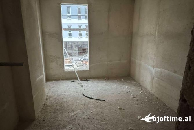 Shtepi ne shitje Apartament ne Tirane, 2+1, Mobilimi Bosh, pa mobiluar, Pagesa 103,000  Euro.