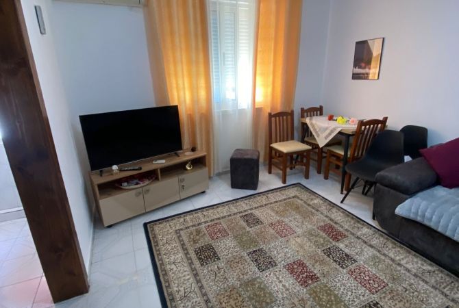 Shtepi me qera Apartament ne Tirane, 2+1, Mobilimi E mobiluar, Pagesa 450  Euro.
