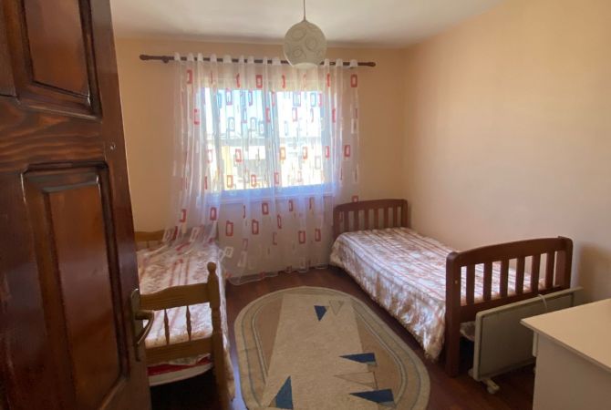 Shtepi me qera Apartament ne Tirane, 2+1, Mobilimi E mobiluar, Pagesa 450  Euro.