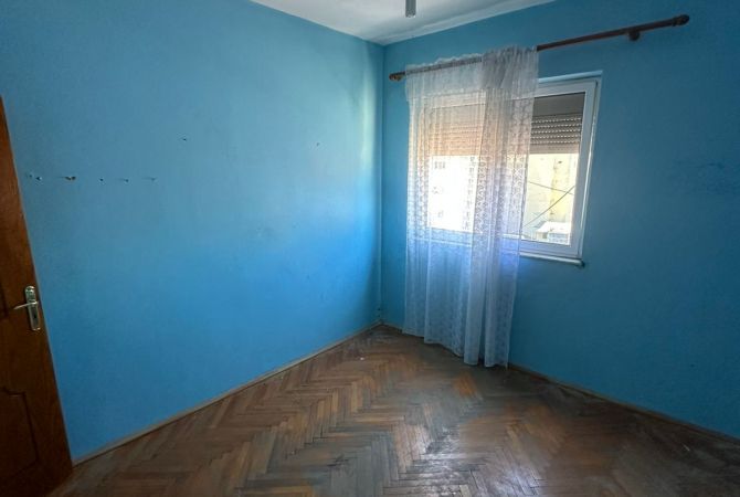 Shtepi ne shitje Apartament ne Tirane, 2+1, Mobilimi E mobiluar, Pagesa 190,000  Euro.