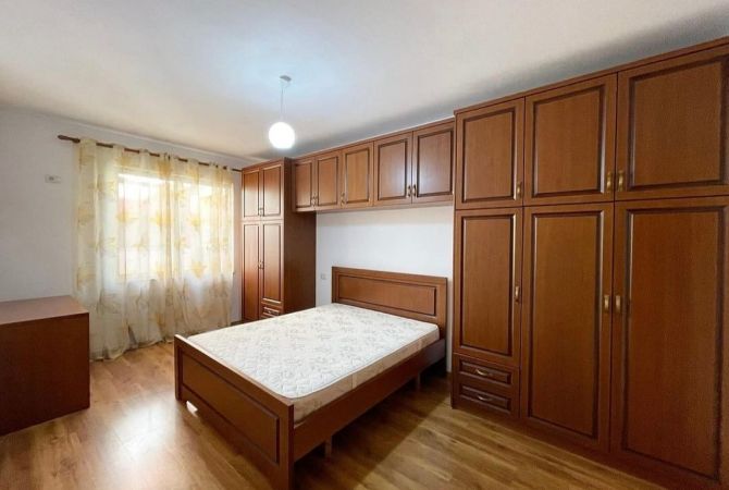 Shtepi me qera Apartament ne Tirane, 2+1, Mobilimi E mobiluar, Pagesa 500  Euro.