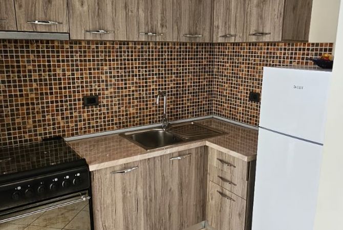Shtepi me qera Apartament ne Tirane, 2+1, Mobilimi E mobiluar, Pagesa 400  Euro.