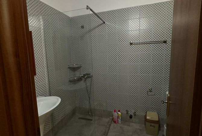 Shtepi me qera Apartament ne Tirane, 2+1, Mobilimi E mobiluar, Pagesa 480  Euro.