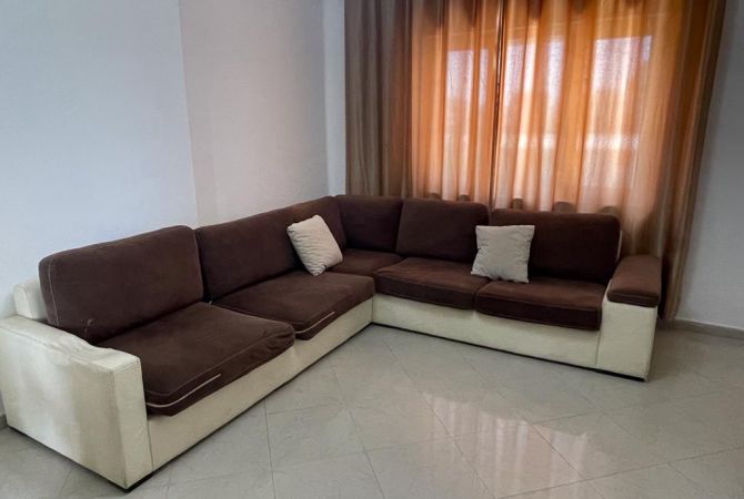 Shtepi me qera Apartament ne Tirane, 2+1, Mobilimi E mobiluar, Pagesa 480  Euro.