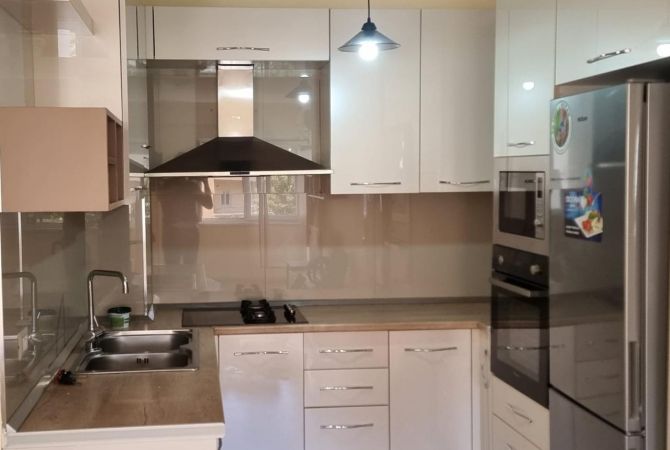 Shtepi me qera Apartament ne Tirane, 2+1, Mobilimi E mobiluar, Pagesa 700  Euro.