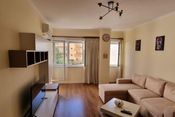 Shtepi me qera 2+1 ne Tirane - 700 Euro