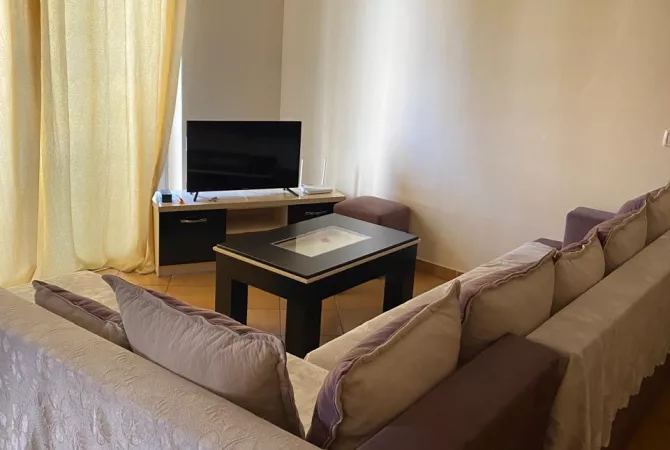 Shtepi me qera Apartament ne Tirane, 2+1, Mobilimi E mobiluar, Pagesa 500  Euro.