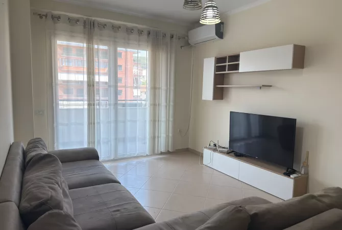 Shtepi me qera Apartament ne Tirane, 2+1, Mobilimi E mobiluar, Pagesa 800  Euro.