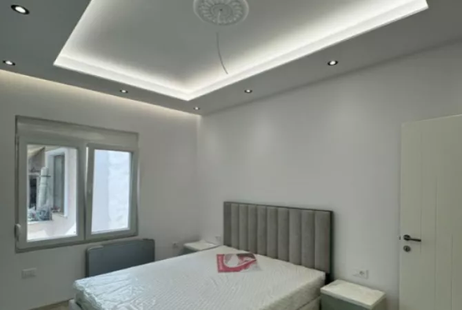 Shtepi me qera Vila Luksoze ne Tirane, 2+1, Mobilimi E mobiluar, Pagesa 500  Euro.