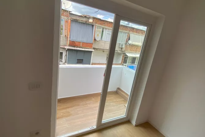 Shtepi ne shitje Apartament ne Tirane, 2+1, Mobilimi Bosh, pa mobiluar, Pagesa 130,000  Euro.