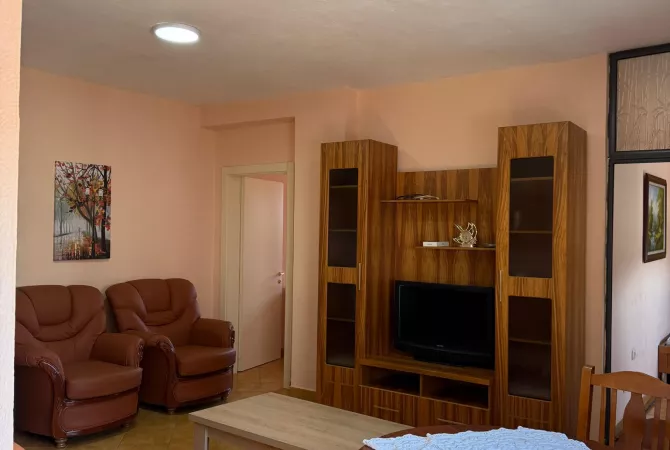 Shtepi me qera Apartament ne Tirane, 2+1, Mobilimi E mobiluar, Pagesa 500  Euro.