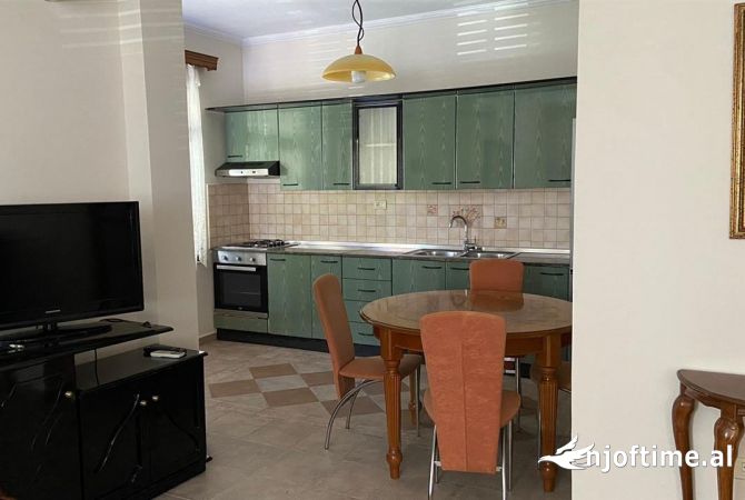 Shtepi me qera Apartament ne Tirane, 2+1, Mobilimi E mobiluar, Pagesa 450  Euro.