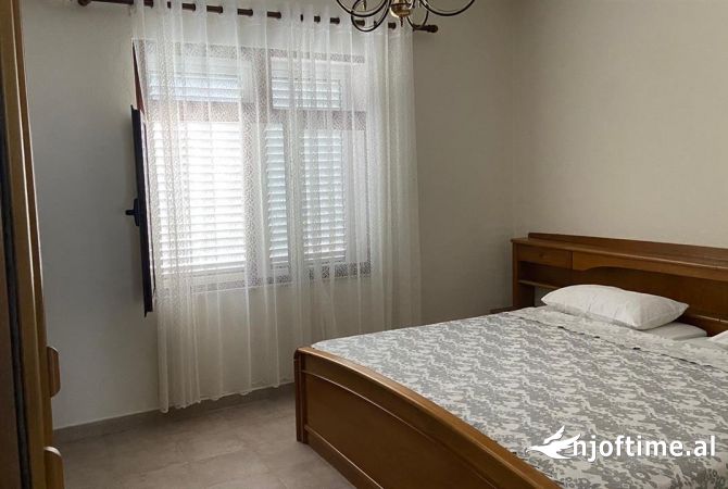 Shtepi me qera Apartament ne Tirane, 2+1, Mobilimi E mobiluar, Pagesa 450  Euro.