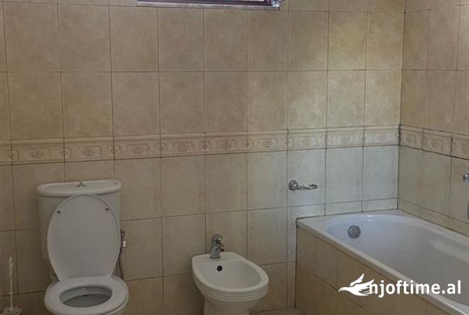 Shtepi me qera 2+1 ne Tirane - 450 Euro
