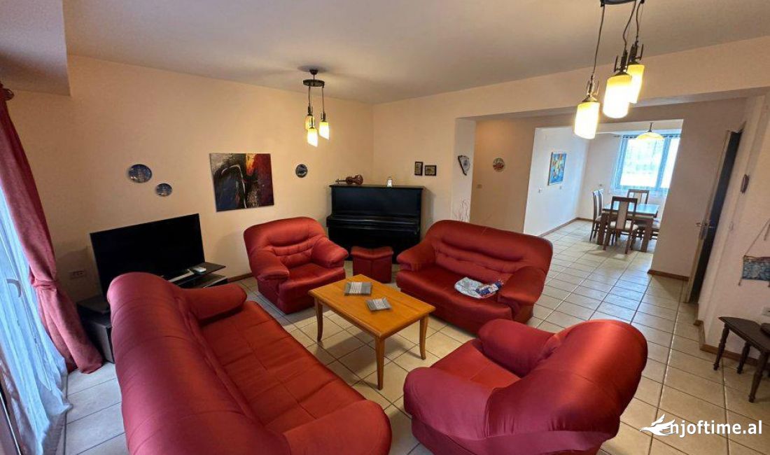 Shtepi me qera Apartament ne Tirane, 2+1, Mobilimi E mobiluar, Pagesa 700  Euro.