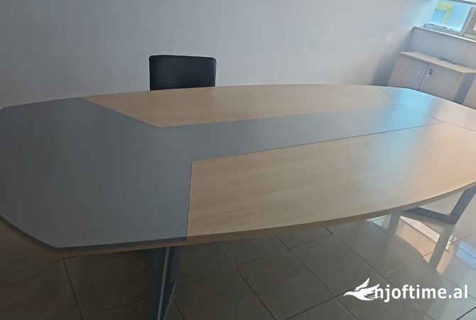 Pajisje biznesi ne shitje  ne Tirane - 20,000 Leke