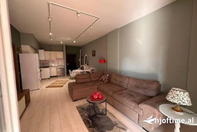 Shtepi me qera 2+1 ne Tirane - 750 Euro