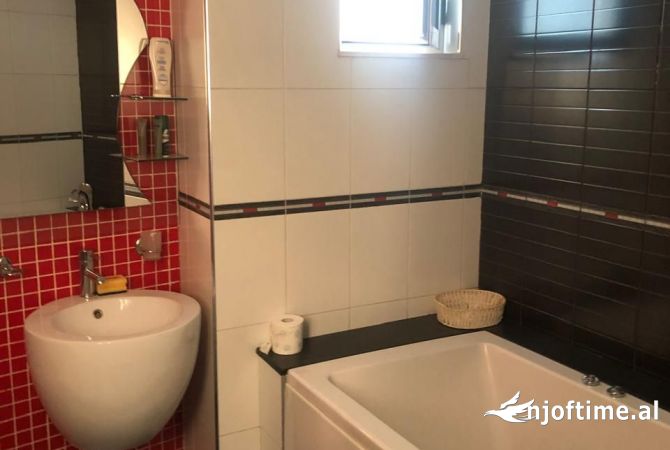 Shtepi me qera Apartament ne Tirane, 1+1, Mobilimi E mobiluar, Pagesa 550  Euro.