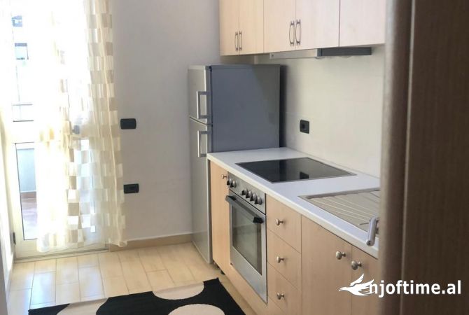 Shtepi me qera Apartament ne Tirane, 1+1, Mobilimi E mobiluar, Pagesa 550  Euro.