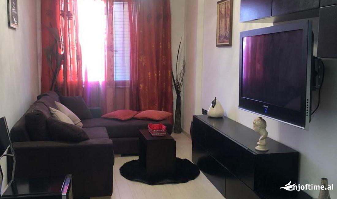 Shtepi me qera Apartament ne Tirane, 1+1, Mobilimi E mobiluar, Pagesa 550  Euro.