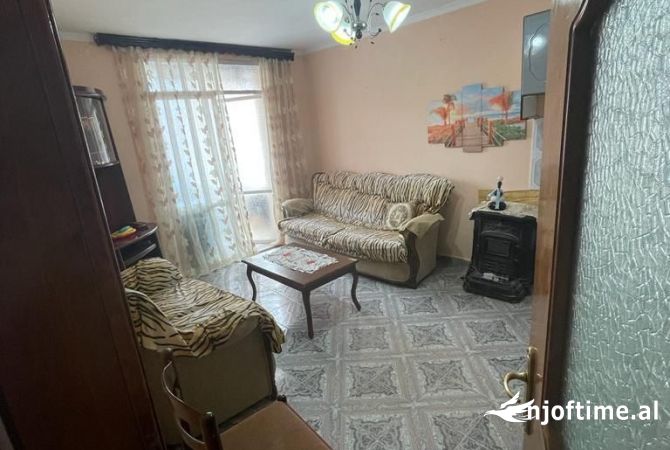 Shtepi me qera Apartament ne Korce, 1+1, Mobilimi Pjeserisht e mobiluar, Pagesa 15,000  Leke.