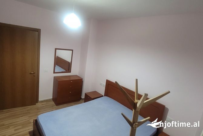 Shtepi me qera Apartament ne Tirane, 2+1, Mobilimi E mobiluar, Pagesa 550  Euro.