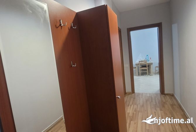 Shtepi me qera Apartament ne Tirane, 2+1, Mobilimi E mobiluar, Pagesa 550  Euro.
