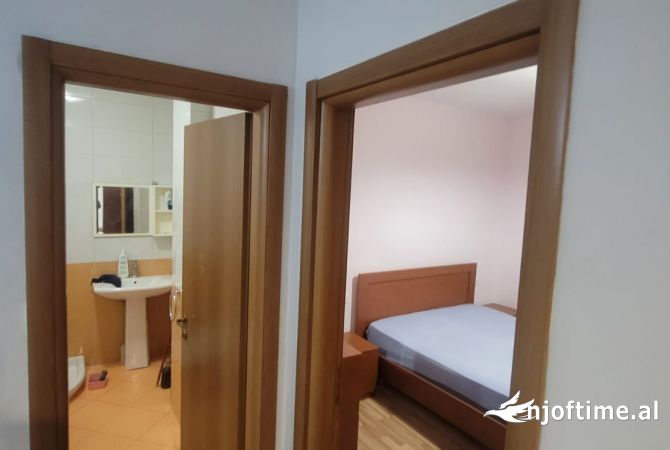 Shtepi me qera Apartament ne Tirane, 2+1, Mobilimi E mobiluar, Pagesa 50,000  Leke.