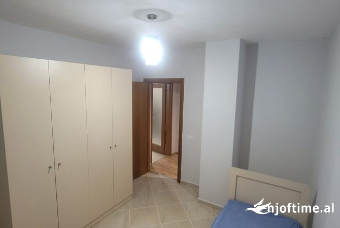 Shtepi me qera Apartament ne Tirane, 2+1, Mobilimi E mobiluar, Pagesa 50,000  Leke.