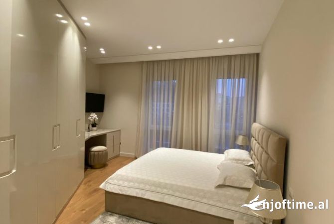 Shtepi ne shitje Apartament ne Tirane, 3+1, Mobilimi E mobiluar, Pagesa 400,000  Euro.