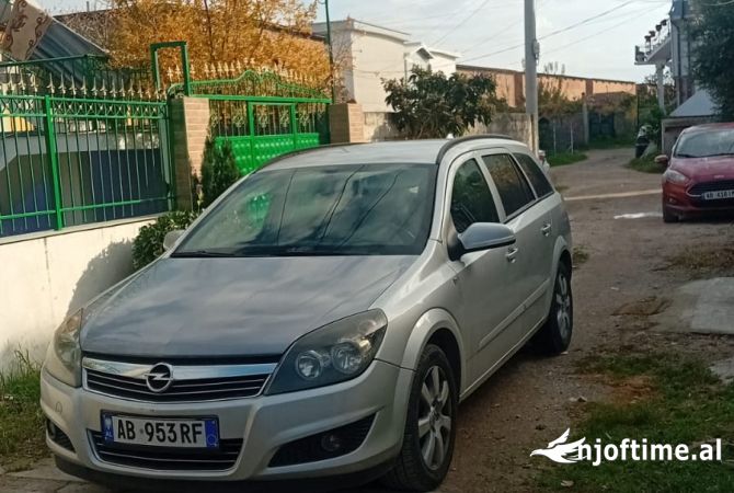Makina ne shitje  ne Durres - 2,500 Euro