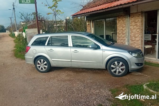 Makina ne shitje ne Durres - 2,500 Euro