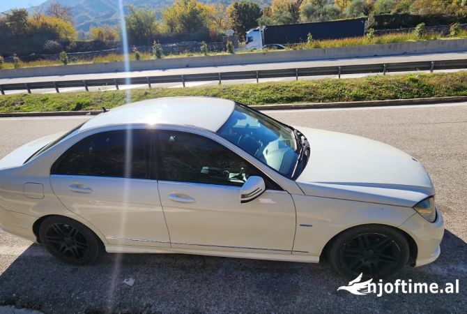Makina ne shitje ne Tirane - 8,000 Euro