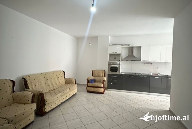 Shtepi me qera 2+1 ne Tirane - 35,000 Leke