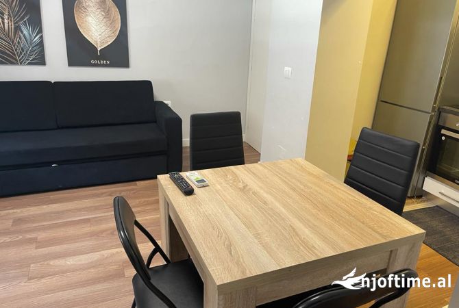 Shtepi me qera Apartament ne Tirane, 1+1, Mobilimi E mobiluar, Pagesa 650  Euro.