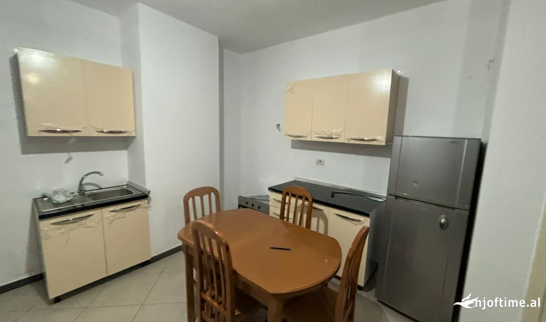 Shtepi me qera Apartament ne Tirane, 1+1, Mobilimi E mobiluar, Pagesa 350  Euro.