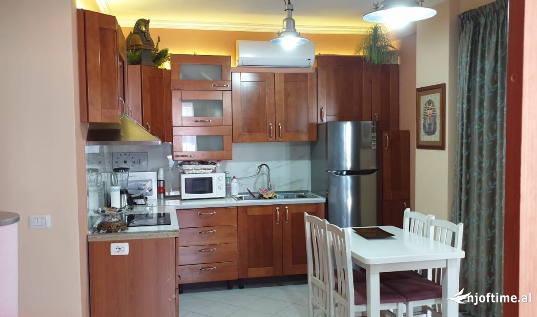 Shtepi me qera Apartament ne Tirane, 2+1, Mobilimi E mobiluar, Pagesa 450  Euro.