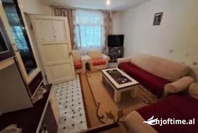 Shtepi me qera 2+1 ne Tirane - 400 Euro