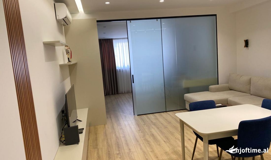 Shtepi me qera Apartament ne Tirane, 1+1, Mobilimi E mobiluar, Pagesa 550  Euro.