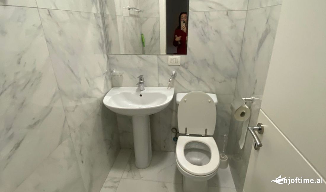 Shtepi me qera Apartament ne Tirane, 1+1, Mobilimi E mobiluar, Pagesa 450  Euro.