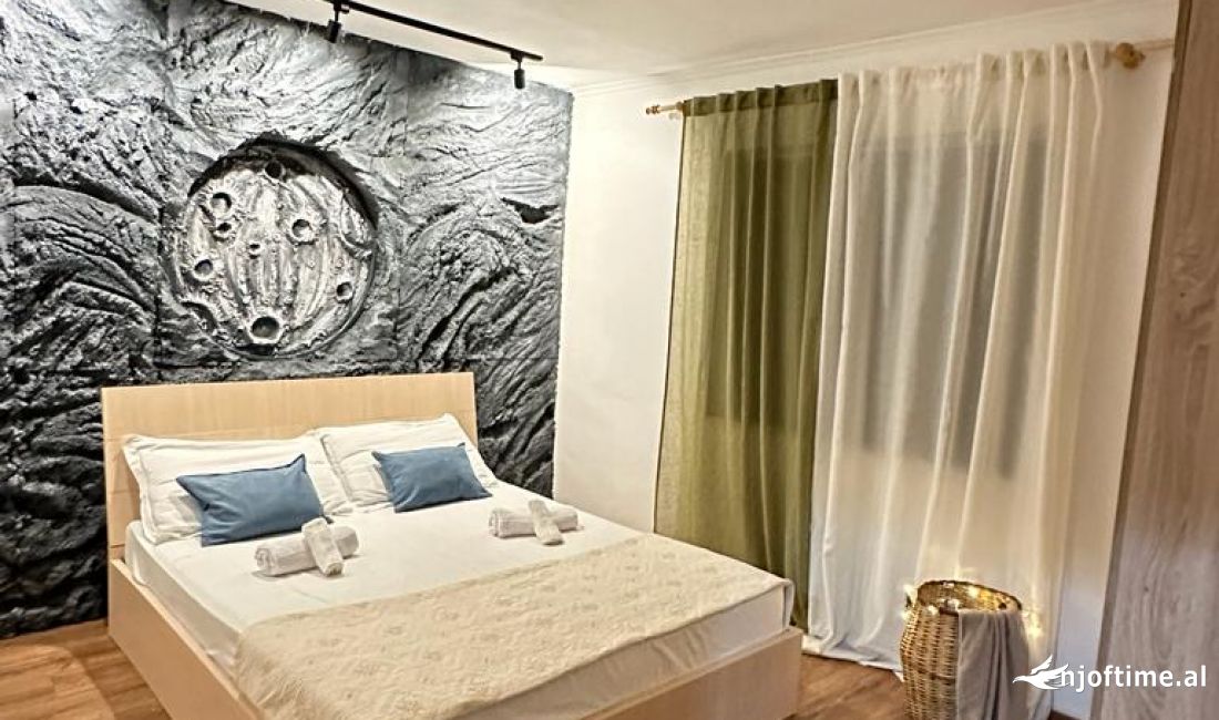 Shtepi me qera Apartament ne Tirane, 2+1, Mobilimi Pjeserisht e mobiluar, Pagesa 650  Euro.