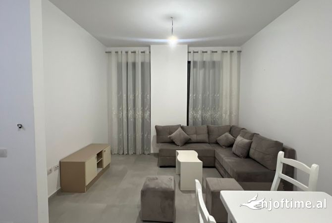 Shtepi me qera Apartament ne Tirane, 1+1, Mobilimi E mobiluar, Pagesa 500  Euro.