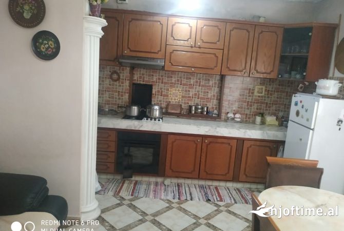 Shtepi me qera 2+1 ne Tirane - 400 Euro
